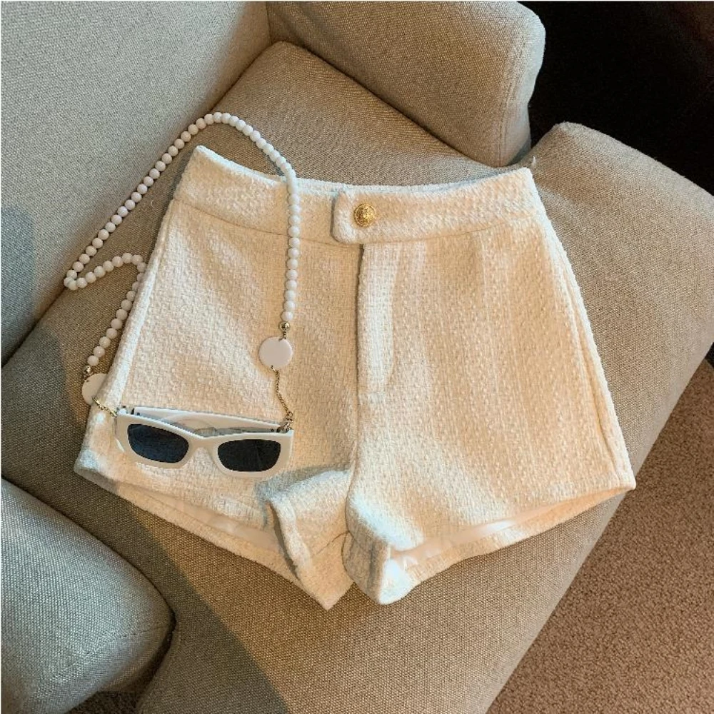 black shorts 2025 Spring and Winter Retro Korean Version Women Temperament Tweed Shorts in Black Camel White Red