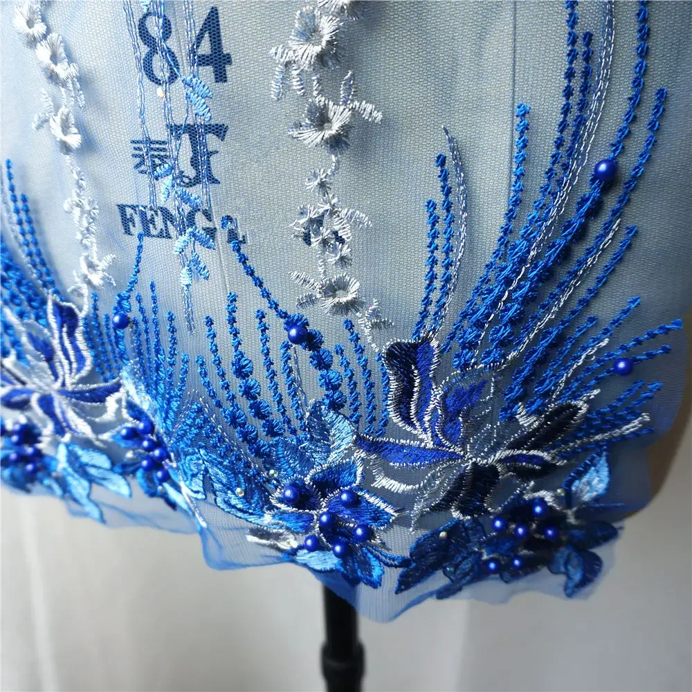 Niebieska koronka tkaniny kwiatowe koraliki Rhinestone V kołnierz haftowana suknia aplikacje Mesh Sew Patch na ślub sukienka dekoracyjna DIY — zdjęcie 5
