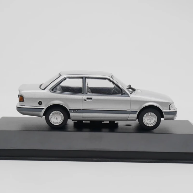 Modèle réduit de voiture Apollo GLS 1990 en alliage moulé sous pression, échelle 1:43, produit fini, simulation, jouet de collection, cadeau, présentoir