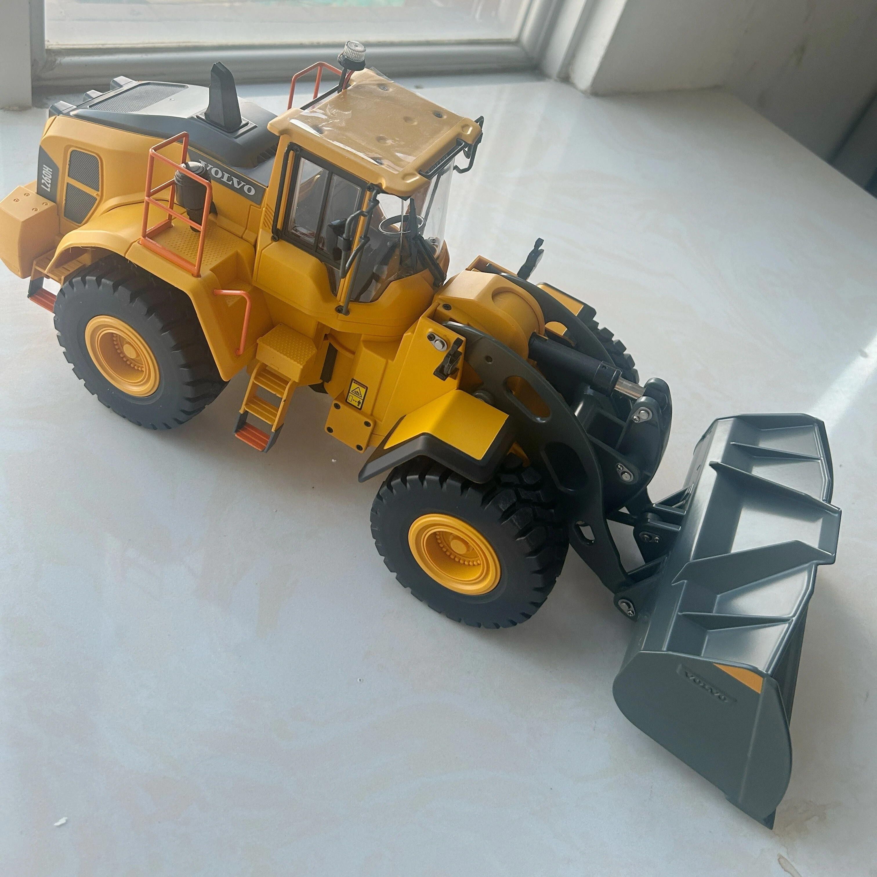 รถของเล่นบังคับวิทยุ E592 1/16 - Heavy Equipment Games บทวิจารณ์และราคา
