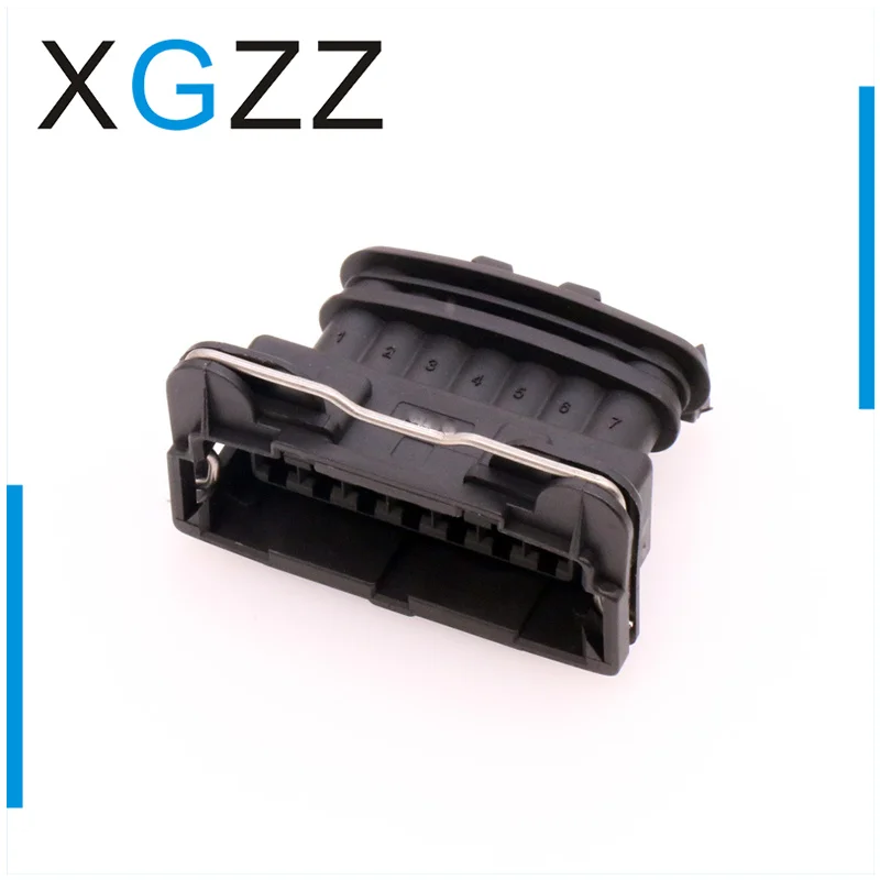 282194-1 High performance waterproof car headlight connector harness plug with terminals