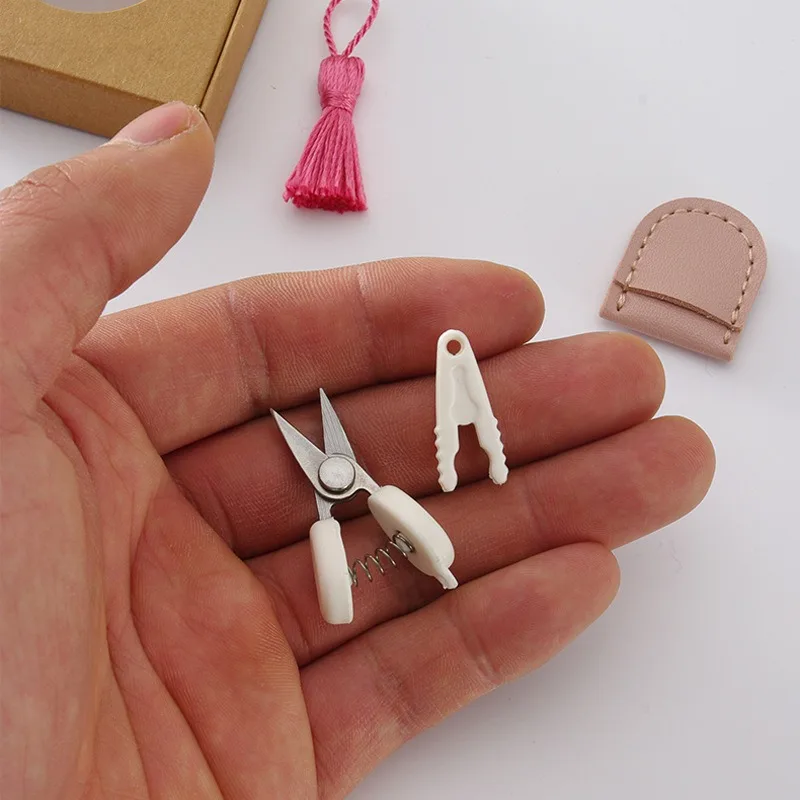 

High Precision Art Mini Scissors with Protective Cover Colorful Hook Buckle Sewing Embroidery Snips with Storage Box Portable
