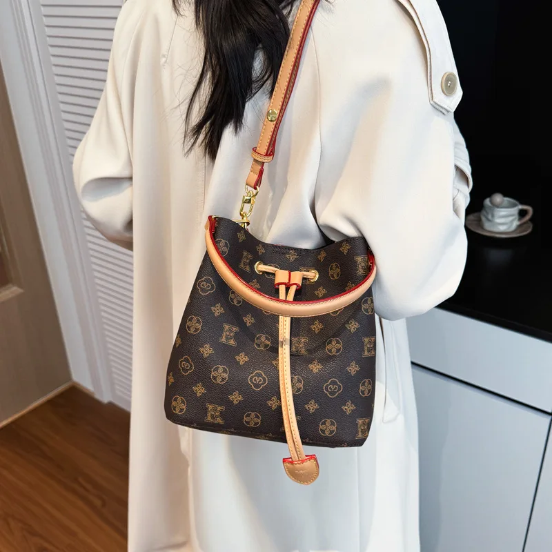 

2025 Women‘s Luxury Large Capacity Crossbody Bag, Niche Genuine Leather Multi-way Shoulder Purse, Vintage Quilted Tote