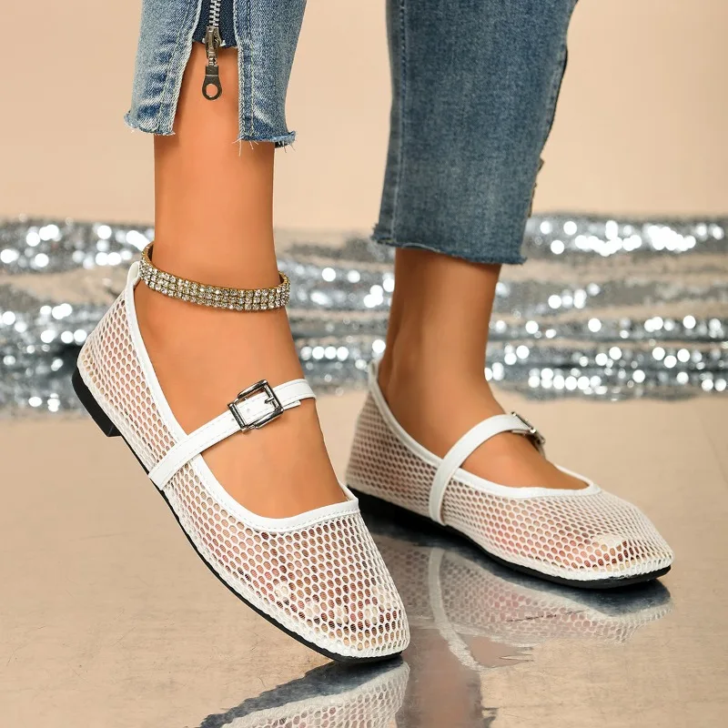Retro Ausgehöhlte Atmungsaktive Mesh-Sandalen mit Zehenabdeckung für Damen 2026 Sommer Bequeme Weiche Sohle Einriemige Runde Zehenpartie Flache Sandalen