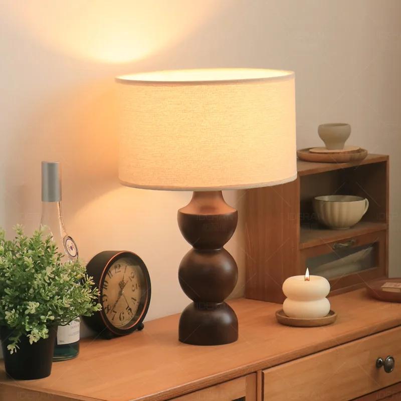 French light luxury high-end retro desk lamp next to the sofa in the living room,bedroom bedside