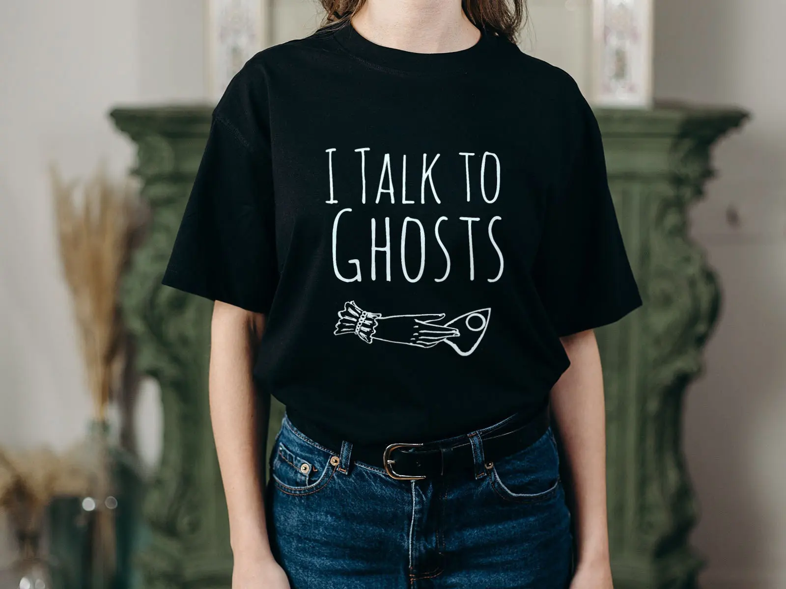 تي شيرت I Talk To Ghosts ثقيل الوزن بياقة دائرية تي شيرت Gothic Ghoul Top Ghost Lover البديل القوطي Spook Halloween