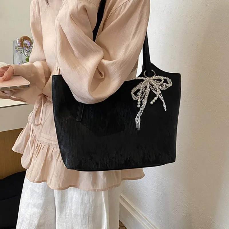 

Spacious Designer Messenger Bag Ladies Minimalist Retro Style High End Leather Outdoor Leisure Bag