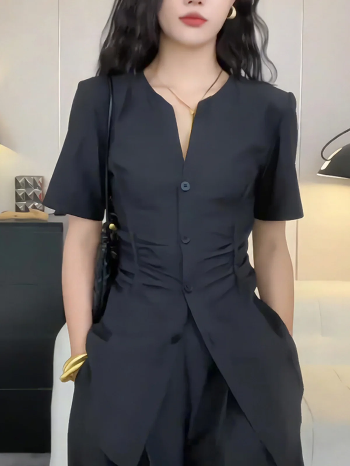 

Новинка: Женская модная футболка Gtuq Slim Fit с коротким рукавом, трендовый корейский дизайн для повседневной носки, летняя коллекция