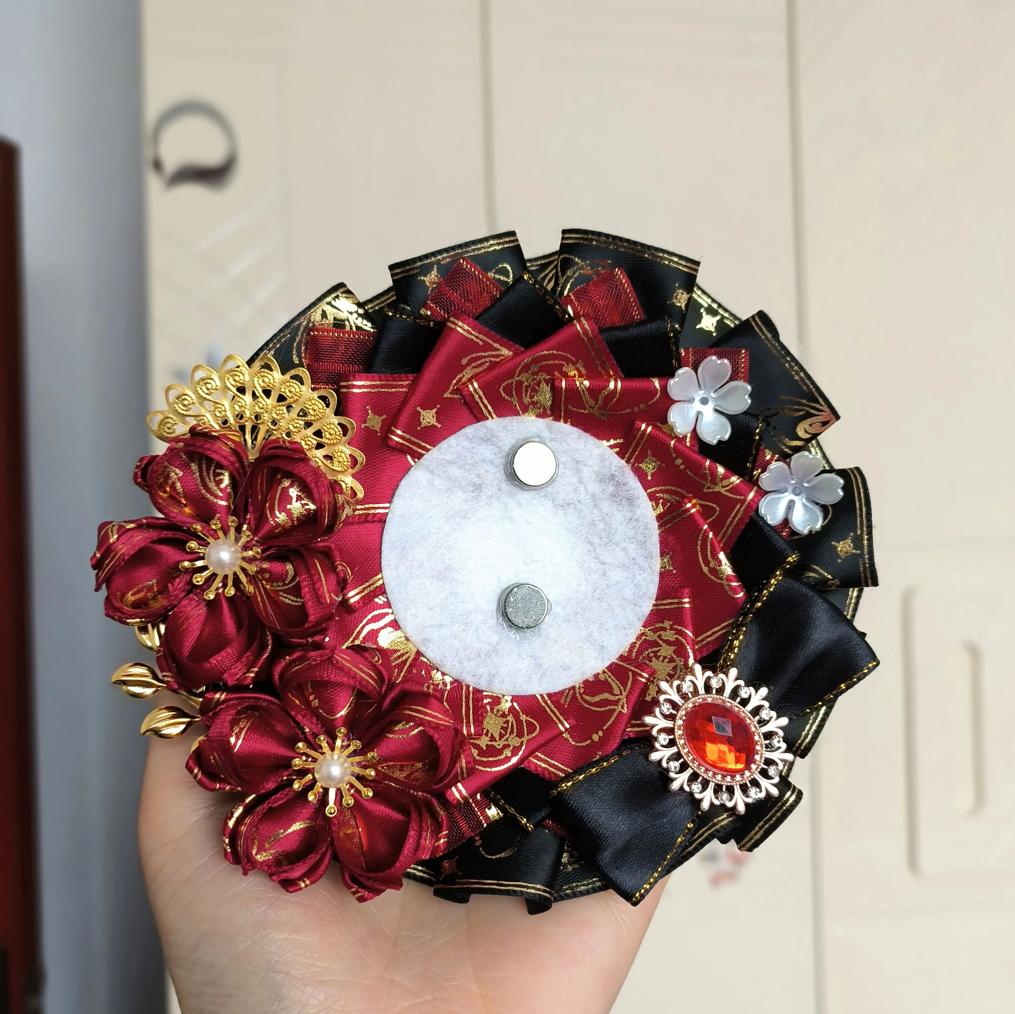 

Верх на заказ, значок розетки Ita, сумка, значок, чехол в стиле Лолиты, черный, красный, держатель для значка, аксессуары для косплея в стиле аниме, квадратический элемент