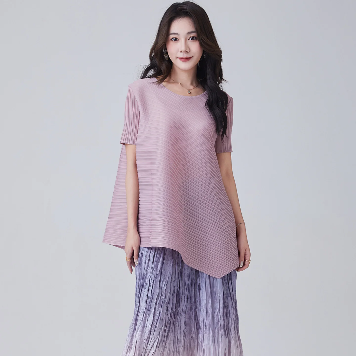 

Miyake Pleated 2025 New Spring and Summer Solid Color Irregular Diagonal Short-sleeved Top Loose Fashion Versatile Classic