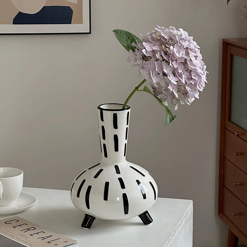 

Exquisite short-legged ceramic vase with black lines,black-and-white desktop flower arrangement and pot-bellied vase.