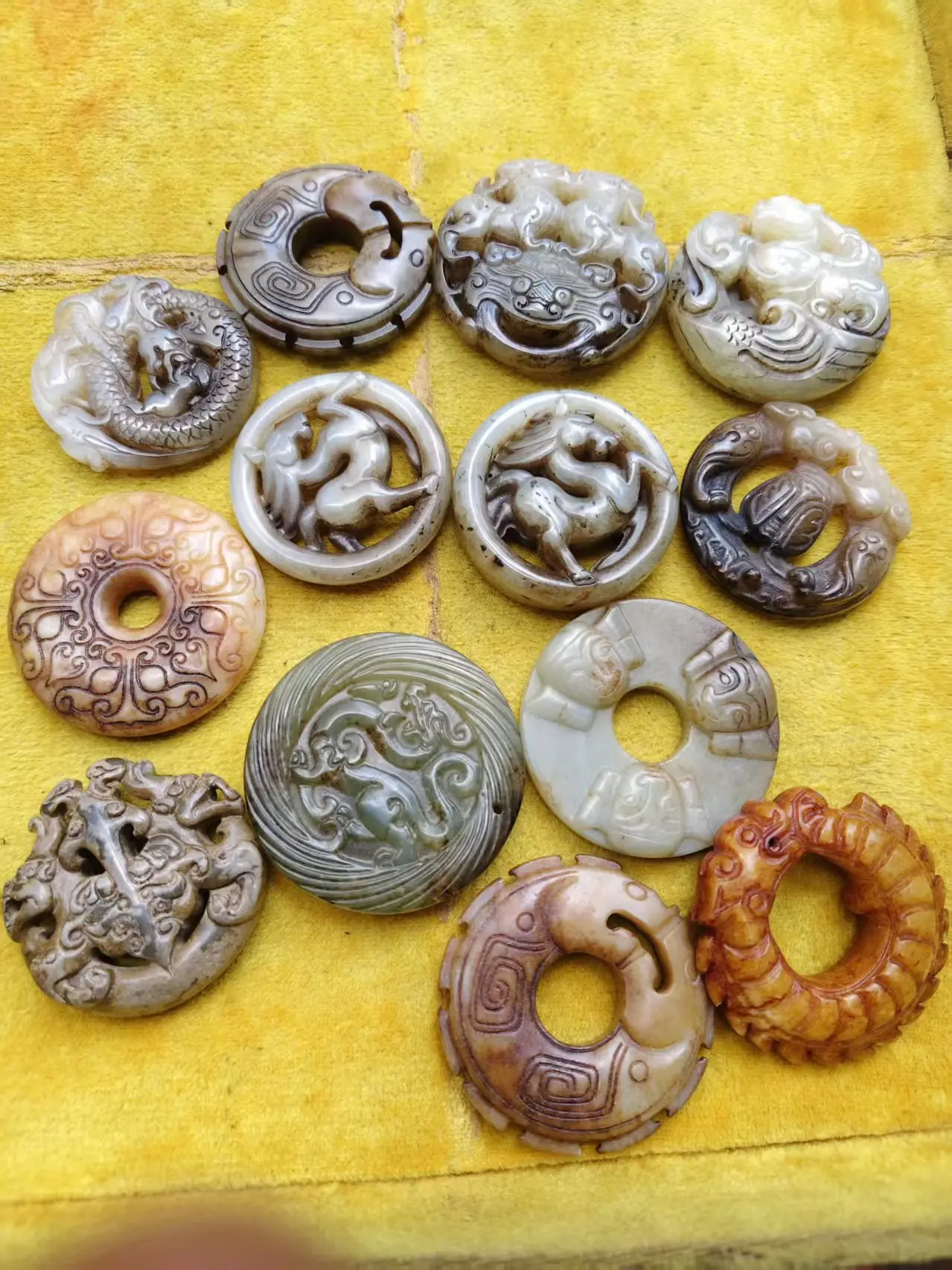 

Source wholesale of 5,000 years of Chinese civilization cultural heritage ancient jade carved sweater chain pendant car hanging