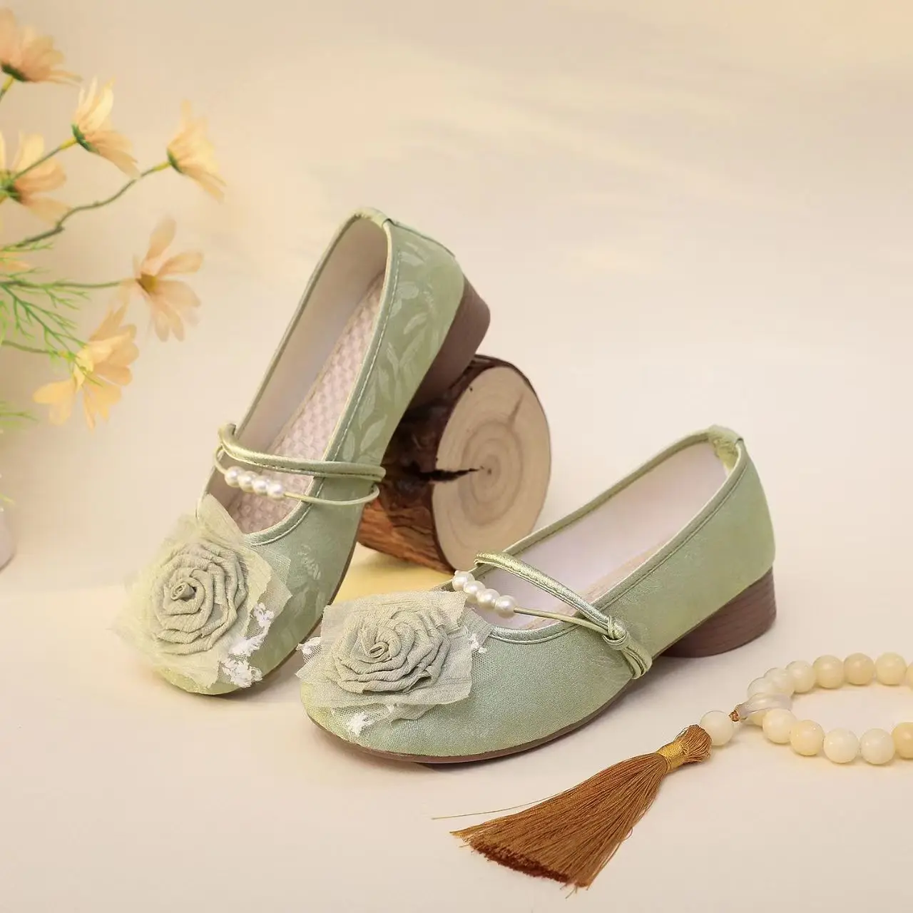 Women Ethnic Style Flat sole Flower Cloth Shoes Spring Autumn New Soft Sole Round Toe Shallow slip On String Bead Hanfu Shoes
