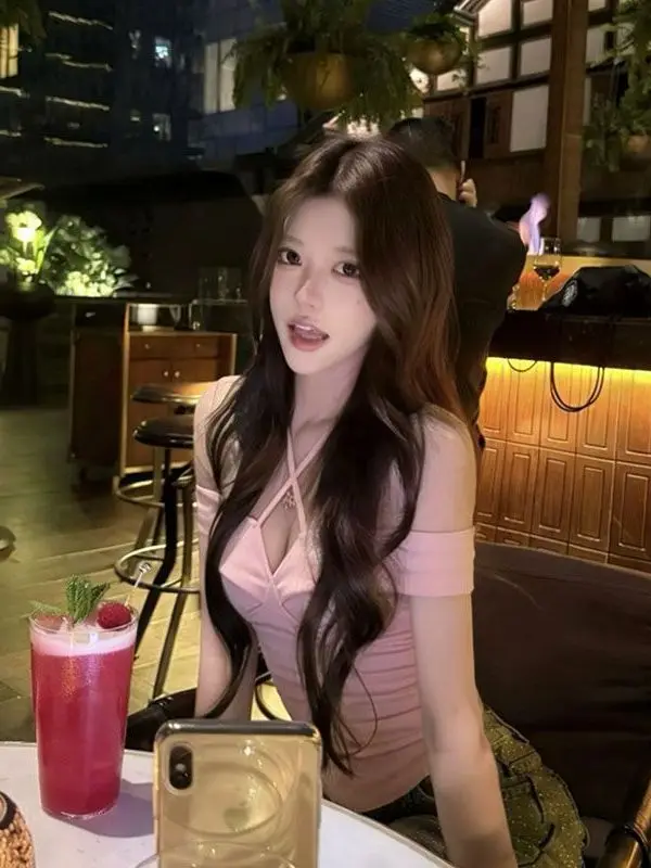 Pink Wrap Chest Vest Women's Fashionable Low Chest Hanging Neck Korean Style Tight Belly Bearing Short Top 2026 New Arrival