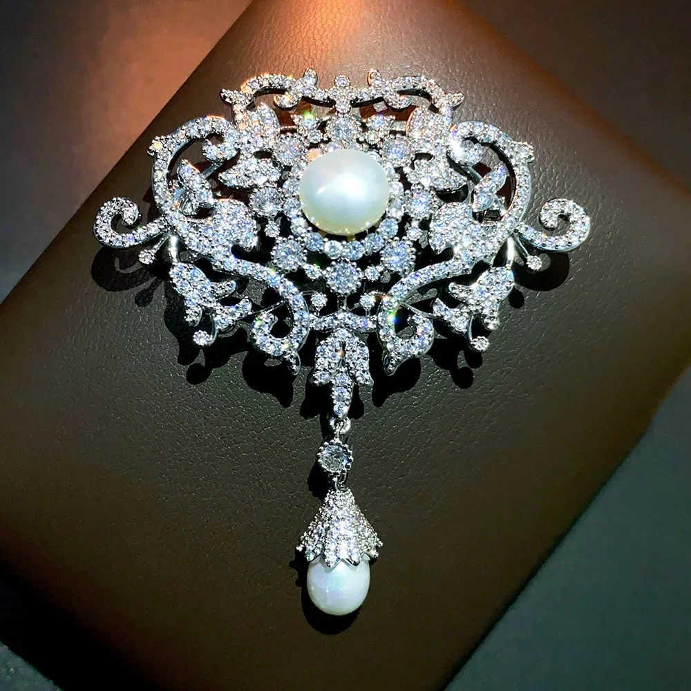 Lujoso clásico francés corte borla perla chaqueta Pin trabajo pesado circón incrustado perla Natural vestido solapa Pin al por mayor