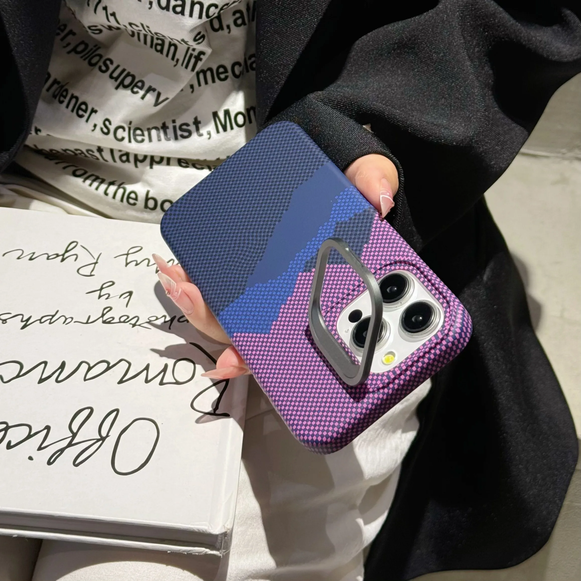 

Магнитный чехол для телефона из углеродного волокна с кевларовым узором для iPhone 13, 14, 15, 16, 17 Pro Max Plus, тонкий защитный чехол с подставкой, роскошный