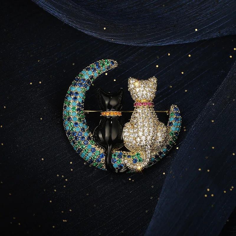 Heavy-duty Japanese-style Cartoon Cat Brooch with Colorful Zircon Moon, Cute Cat Pin for Clothing