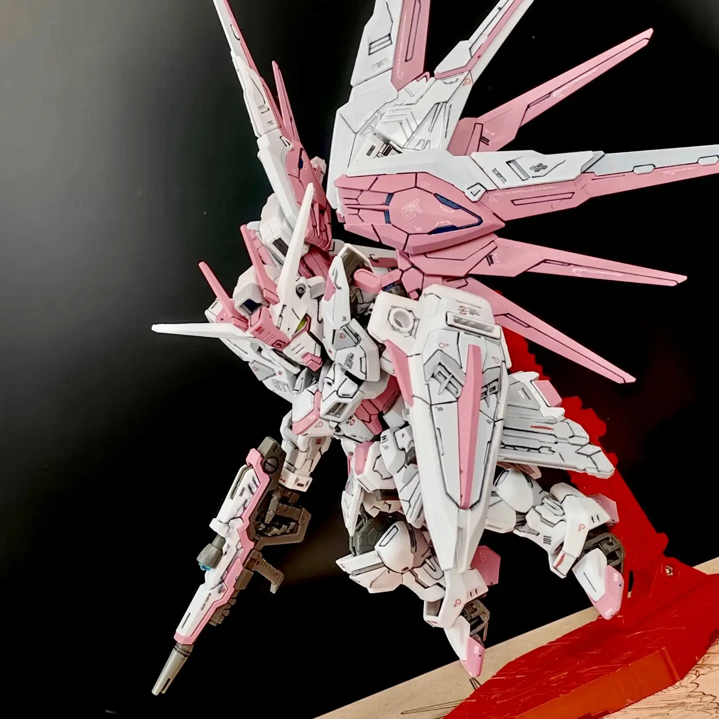 

MGSD Sakura Pink Freedom с подставкой, наклейками для водной гонки, сборная модель, игрушка, модифицированная цветовая версия, для фанатов меха-роботов