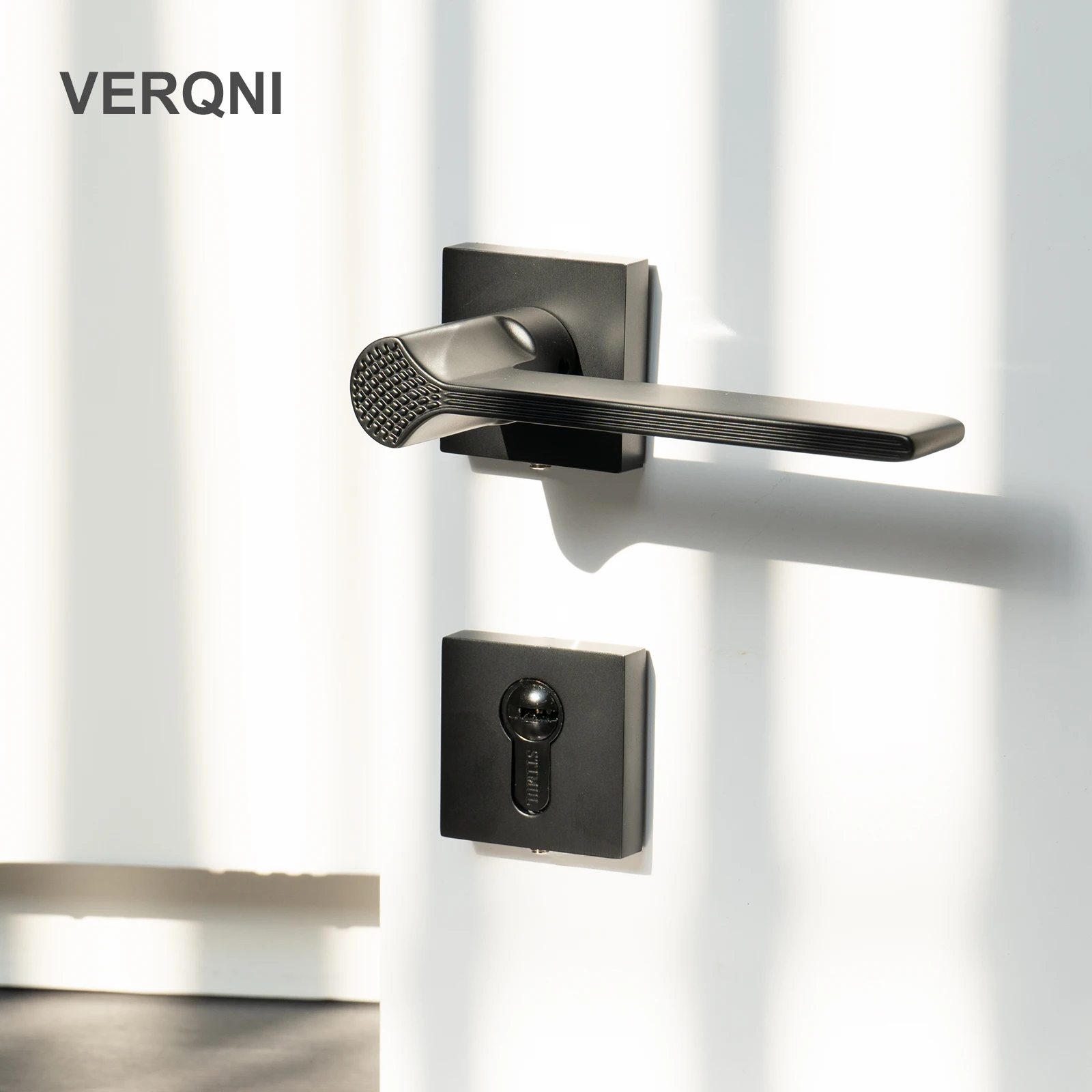 VERQNI MANIGLIE & ACCESSORI HPF1700 modern zinc alloy Door Mute door Handles With Locks Forturn key latch lever handle cylinder