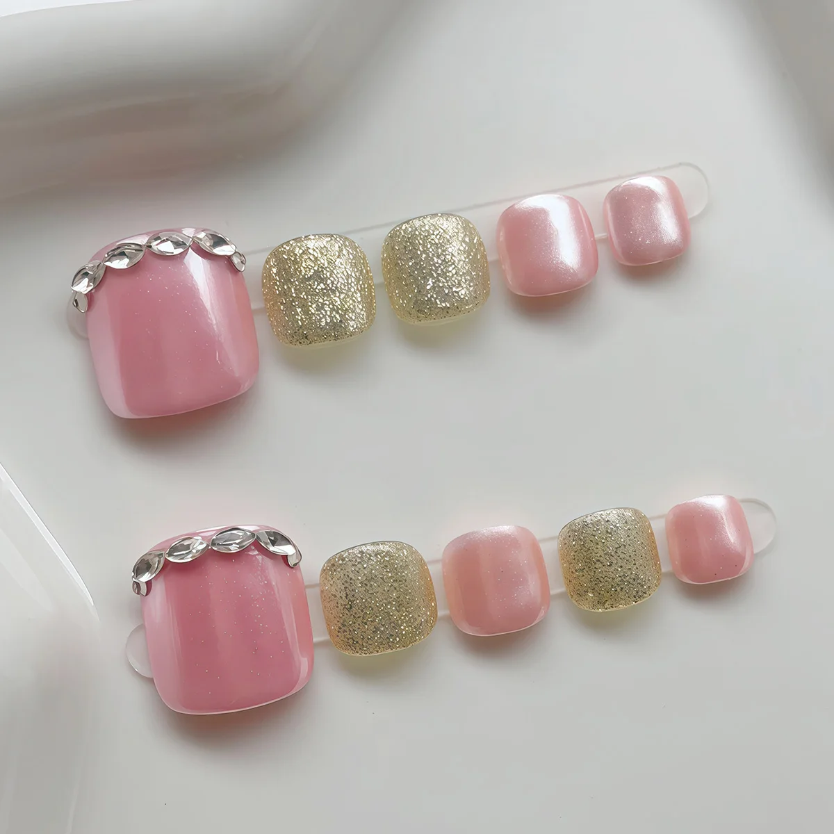 10-piece press-on nails including short square toe nails,Pink magic mirror powder ultra-shiny gold glitter toe nails，Y2K nails