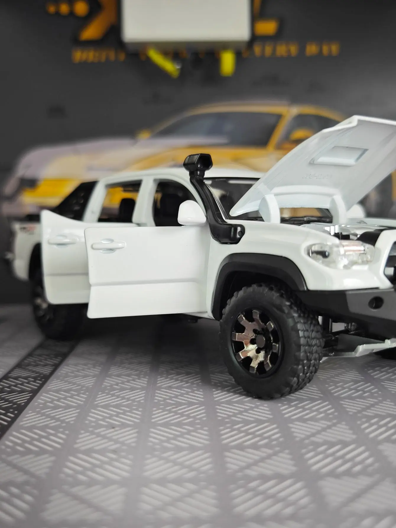 

1:32 Takuma сплав пикап модель автомобиля украшения двери и багажник капота может открыть детские игрушки и подарки.