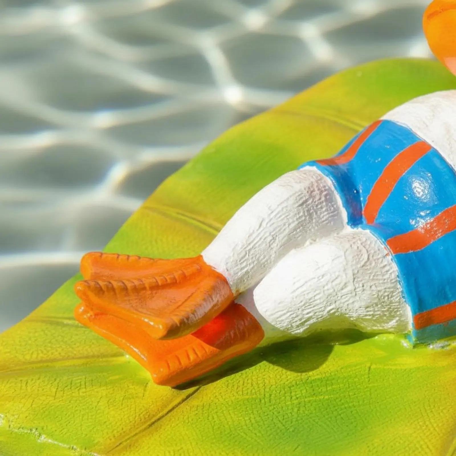

Duck Pad Buoyant Ornament Weather-Resistant Floating Duck Figurine Pond Ornament Lifelike for Aquatic Aquarium
