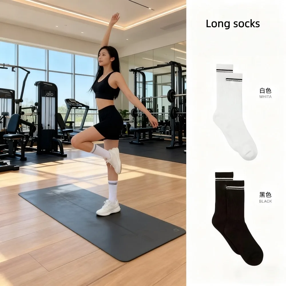 Retro Colorful Yoga Socks for Women, Non Slip Grippy Pilates Socks, Athletic Sport Crew Socks, Fitness Gym Workout Running Socks