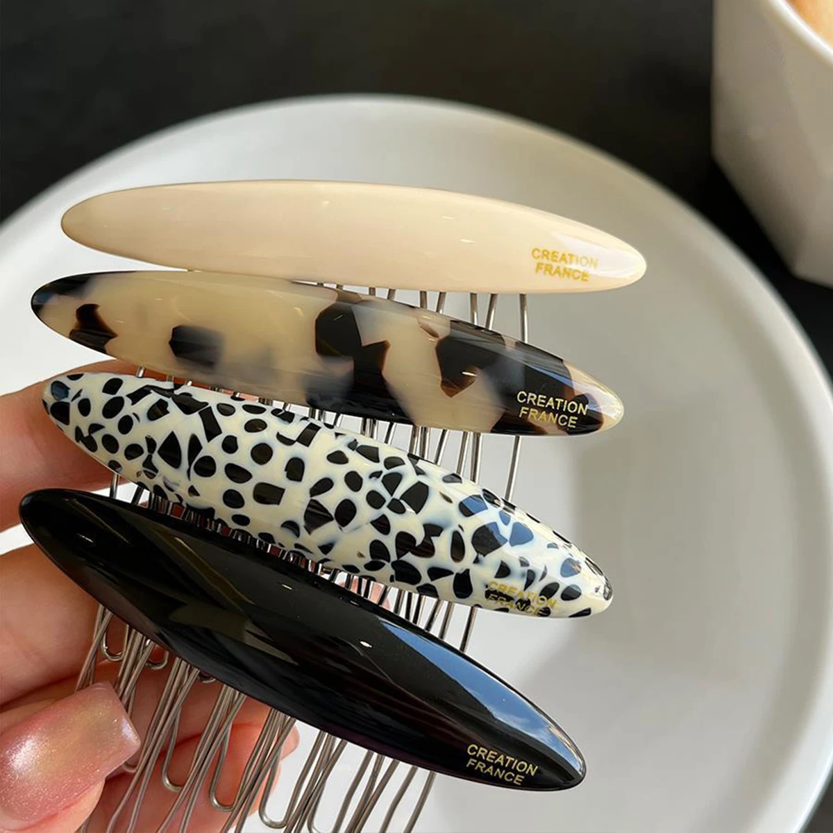 1 Stück Neuer Retro Gold Standard Haarkamm, Hochwertiger Ovaler Umgekehrter Kamm, Acetat-Seitenclip Koreanische Version des Kopfbedeckungs-Haarkamms – Detail 3