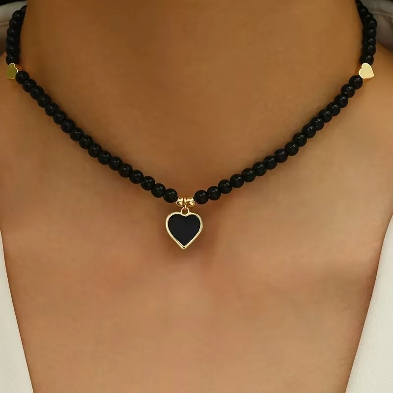 Exquisite Handmade Black Bead Strung Heart Pendant Necklace for Women Elegant Collarbone Chain Necklace Party Jewelry Gifts
