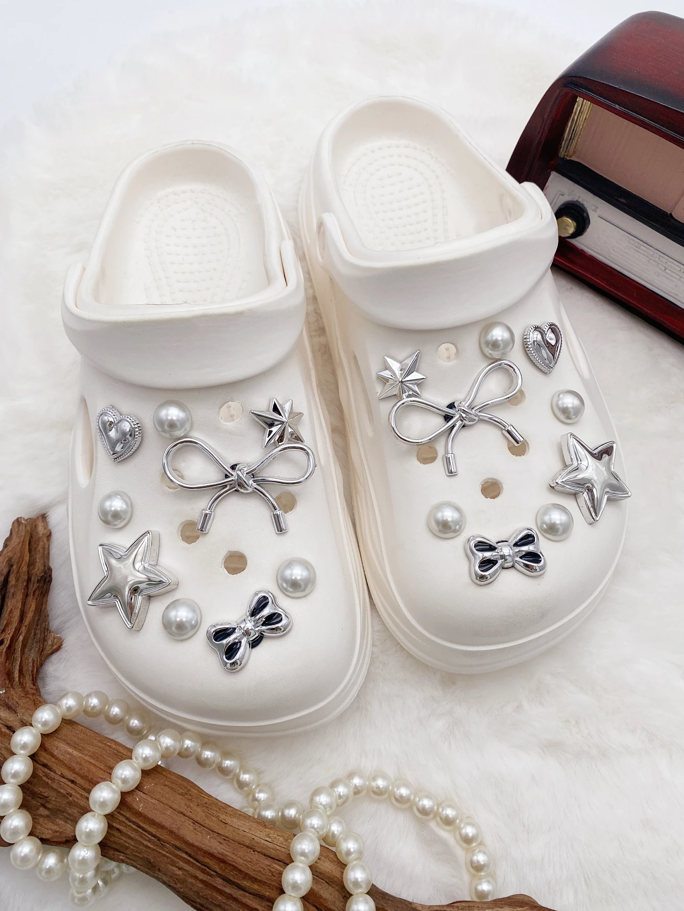 18 bows, large five-pointed stars, hearts, semi-circular bei