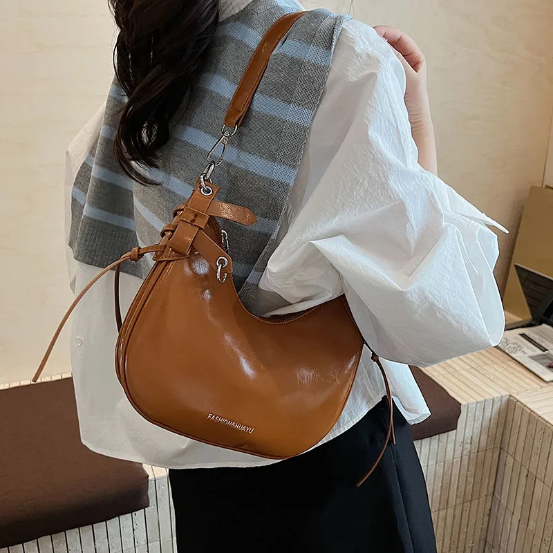 

Персонализированные сумки на одно плечо со шнуровкой и буквами, осенние новые женские сумки в форме полумесяца, трендовая сумка из искусственной кожи с французской текстурой ﻿