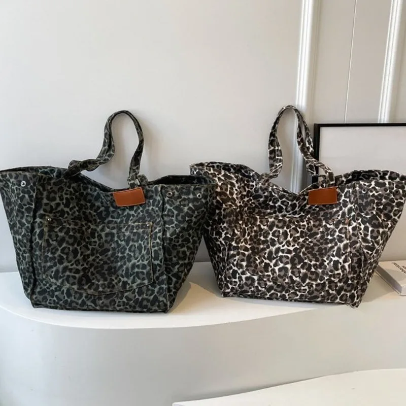 Women's One Shoulder Tote Bag with Large Capacity Fashionable Canvas Underarm 2024 New Trendy Leopard Print Shopping Bag