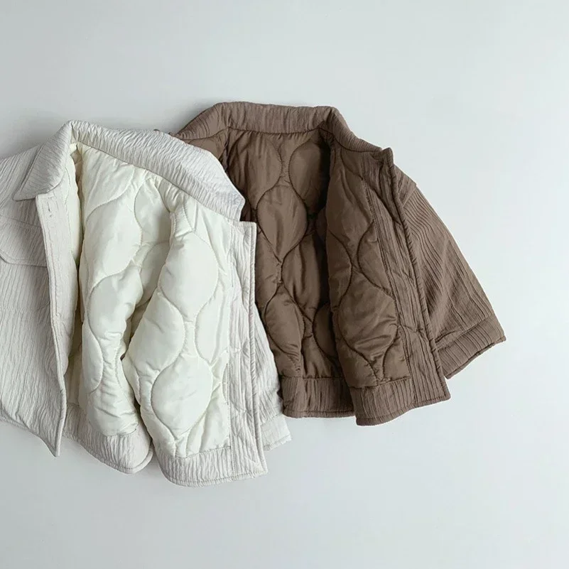 

Хлопковая стеганая куртка для мальчиков и девочек, однотонные детские теплые топы, детская одежда, зима 2025 года, новые детские рубашки с лацканами, пальто, плотное бархатное пальто