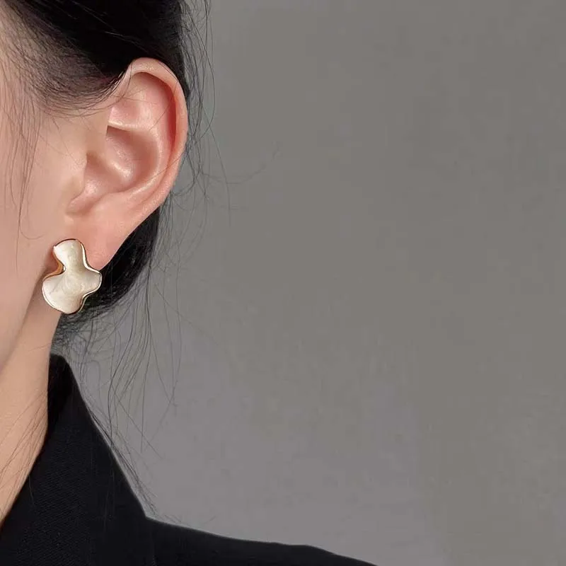 Abstract Alien White Color Cloud Irregular Stud Earring for Women Temperament Ear Jewelry Simple Christmas Valentine's Day Gift