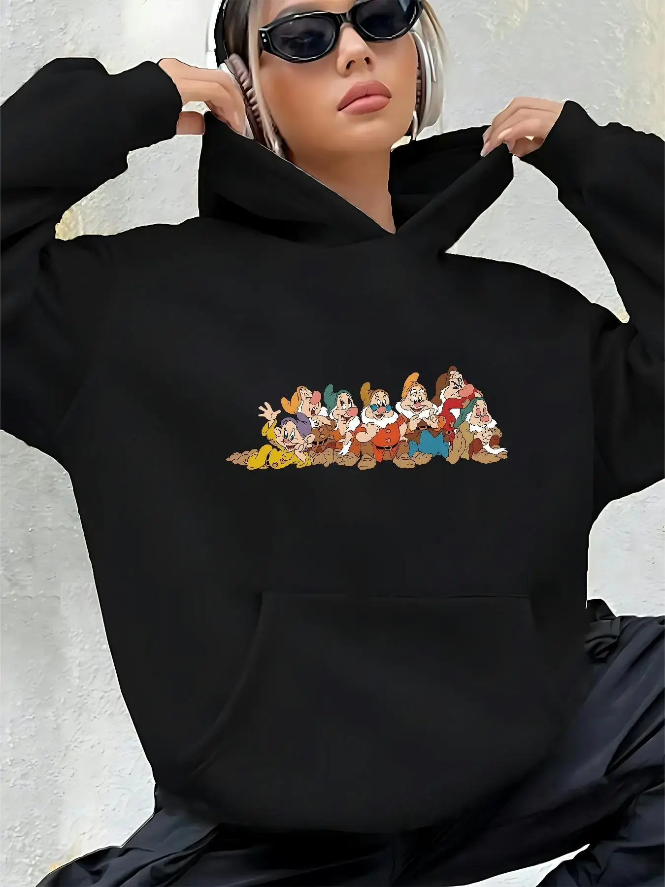 Moletom com capuz preto feminino da Disney – Mickey, Minnie e Pato Donald estampado com bolso de manga comprida para uso doméstico