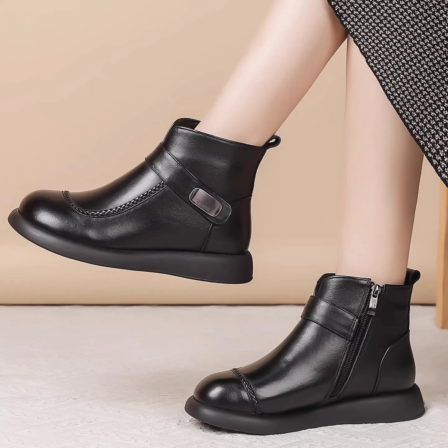 

GKTINOO Genuine Cow Leather Women Ankle Boots Plush Warm Flat Comfortable Booties Autumn Winter Shoes Platform Plus Size 35-43