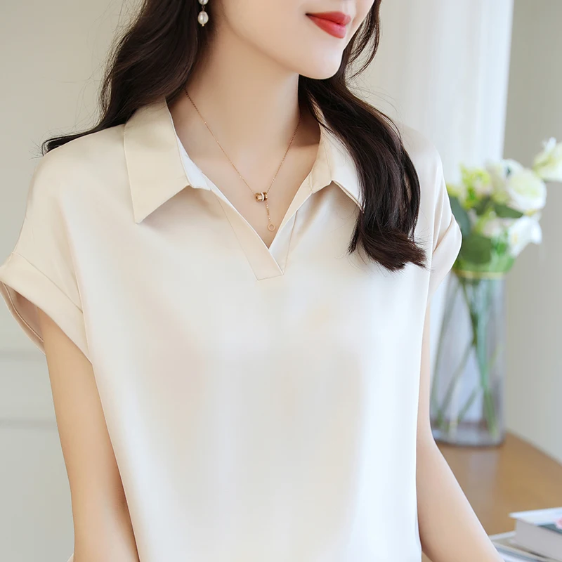 

2024 Women's Short Sleeve Satin Finish Polo Collar Shirt Summer New Temperament Loose Fitting Small V-neck Pullover Thin Top