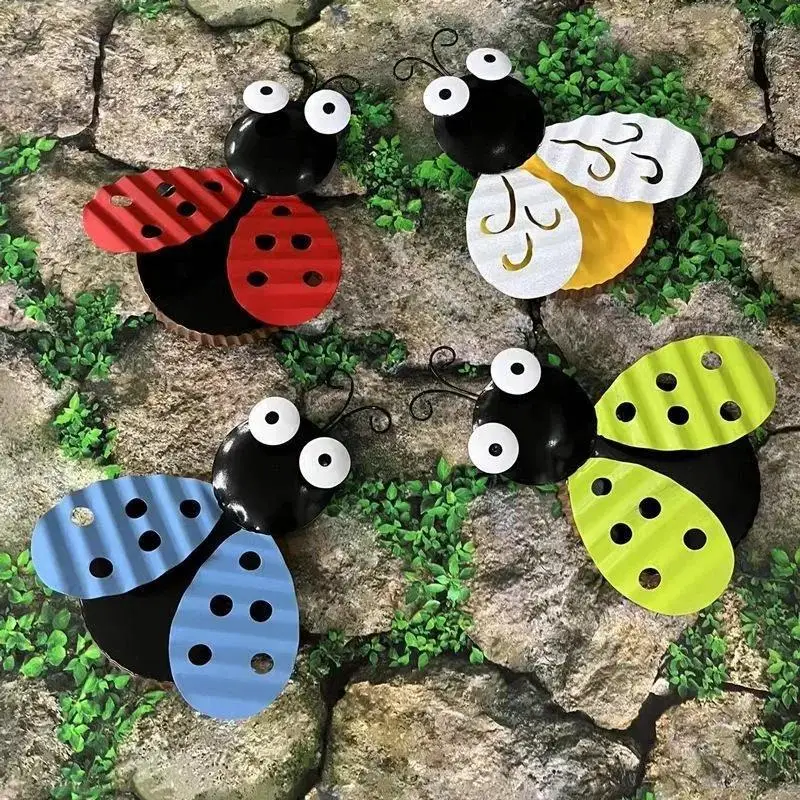1 Pcs Mini Metal Ladybug Beetle Fence Hanger Wall Hanging Ornament Statue Outdoor Patio Garden Figurine Sculpture For Home Decor