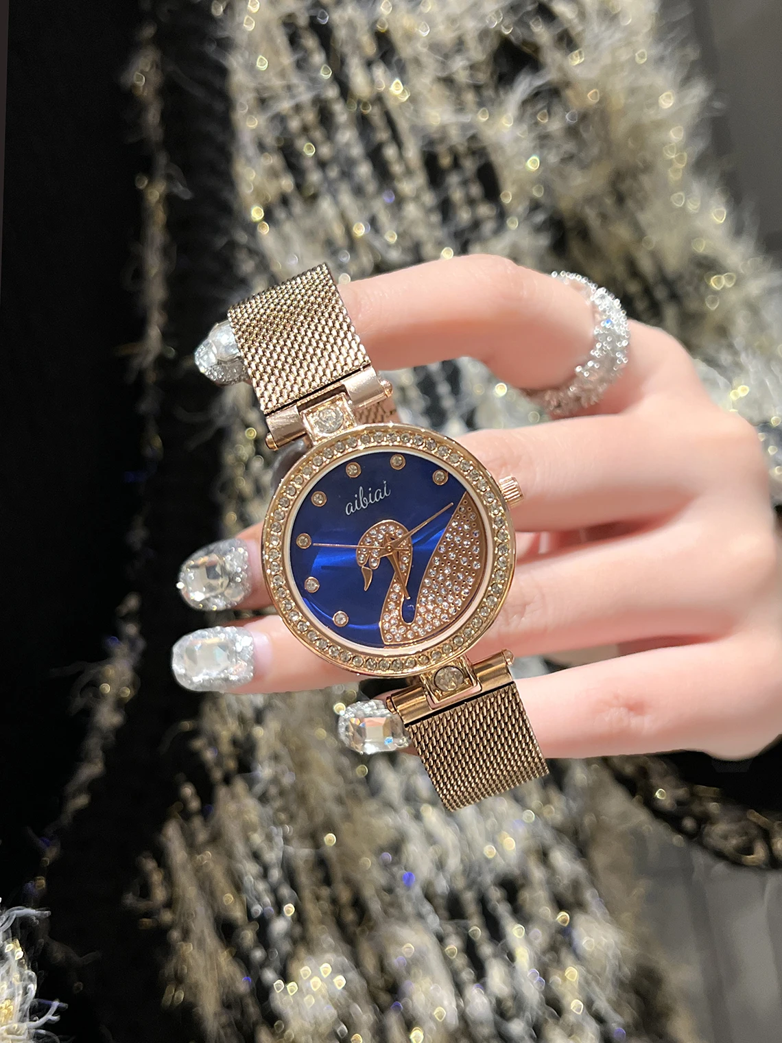 Relógio feminino com diamantes coloridos, um presente perfeito para namorada