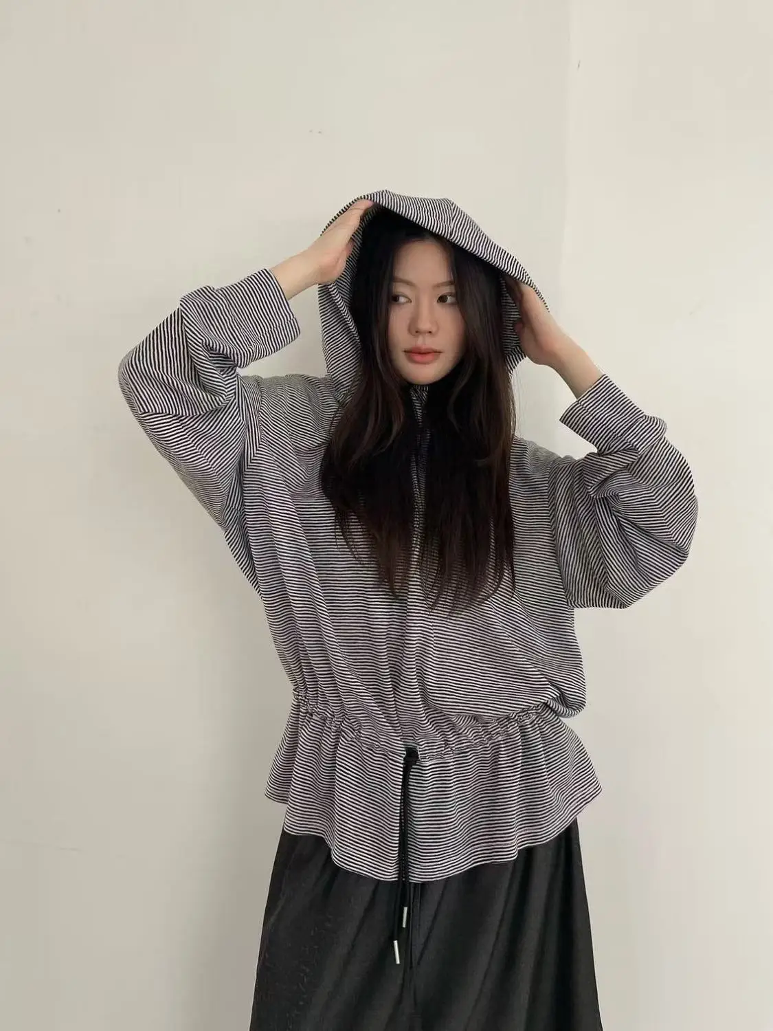 Damska bluza z kapturem w stylu koreańskim, cienka, dzianinowa, w paski, jesienna, elegancka, ze sznurkiem, codzienna, z długim rękawem, dzianinowa góra.