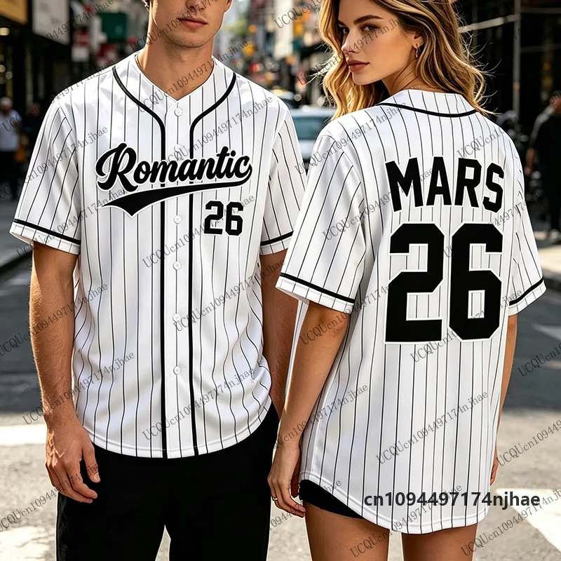 2026 Neue Romantische Tour Bruno Mars Nr.26 Print-Bluse Damen Herren Streetwear Baseball-Shirt Hip-Hop Kurzarm-Knopfleiste Oberteil – Detail 4