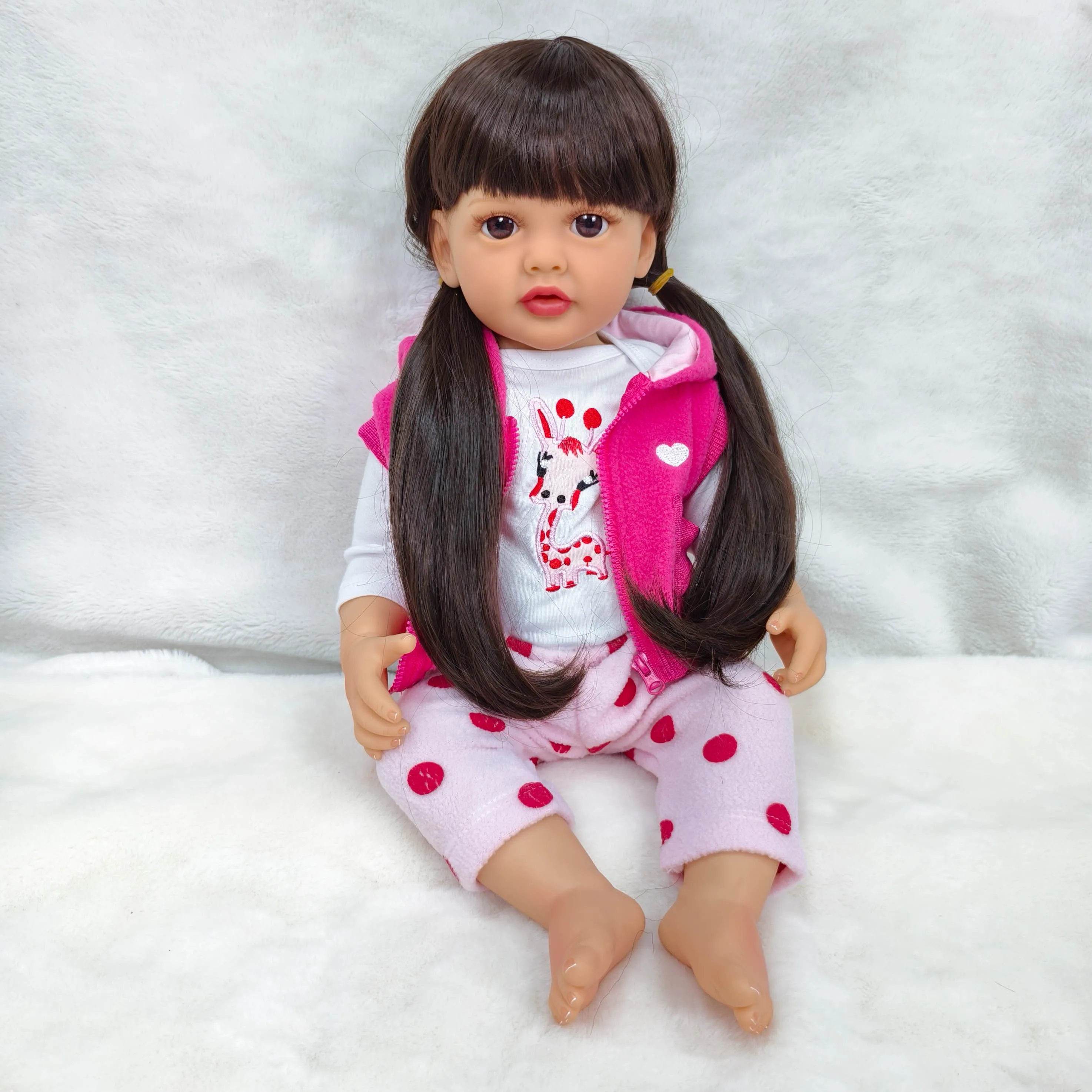 Muñeca Reborn Girl de 22 pulgadas, material de vinilo, pelo largo y liso negro, conjunto de ropa rosa, ojos exquisitos, poseible, caja de regalo