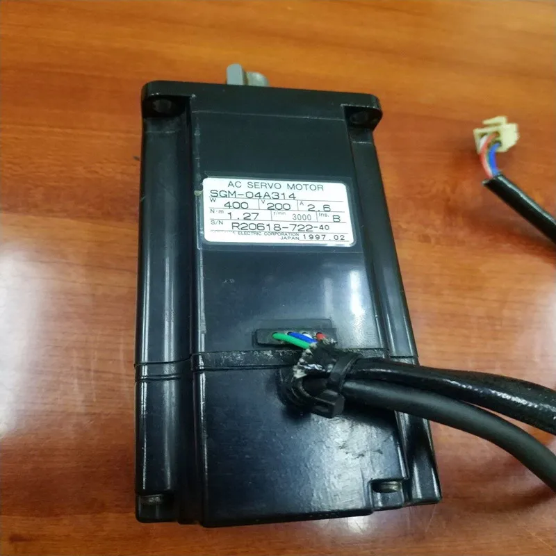 Servomotor SGM-04A314 en buenas condiciones en stock