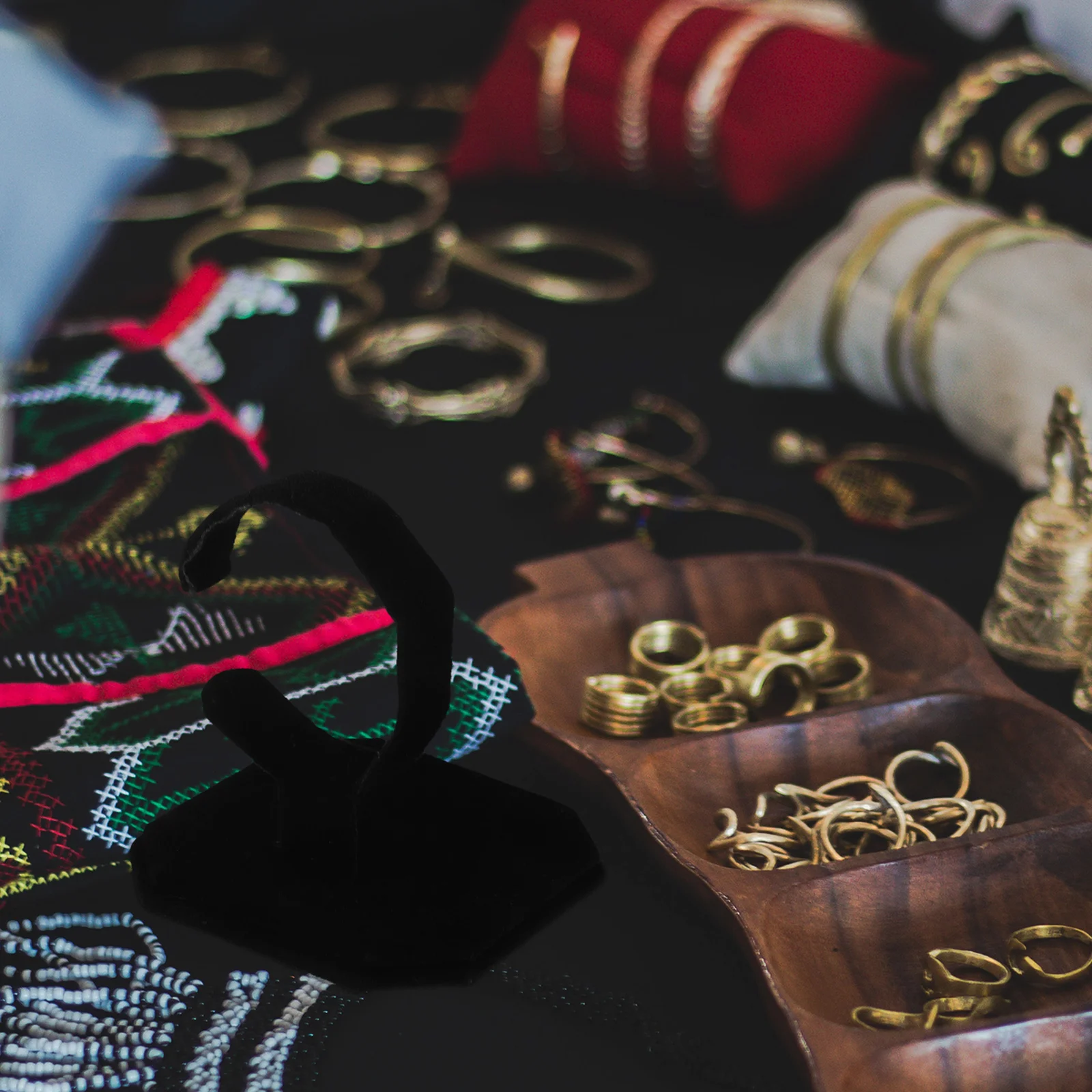 

3Pcs Black C-Shaped Watch Display Rack Suede Bracelet Bangle Holder Storage Stand Adjustable Jewelry Organizer