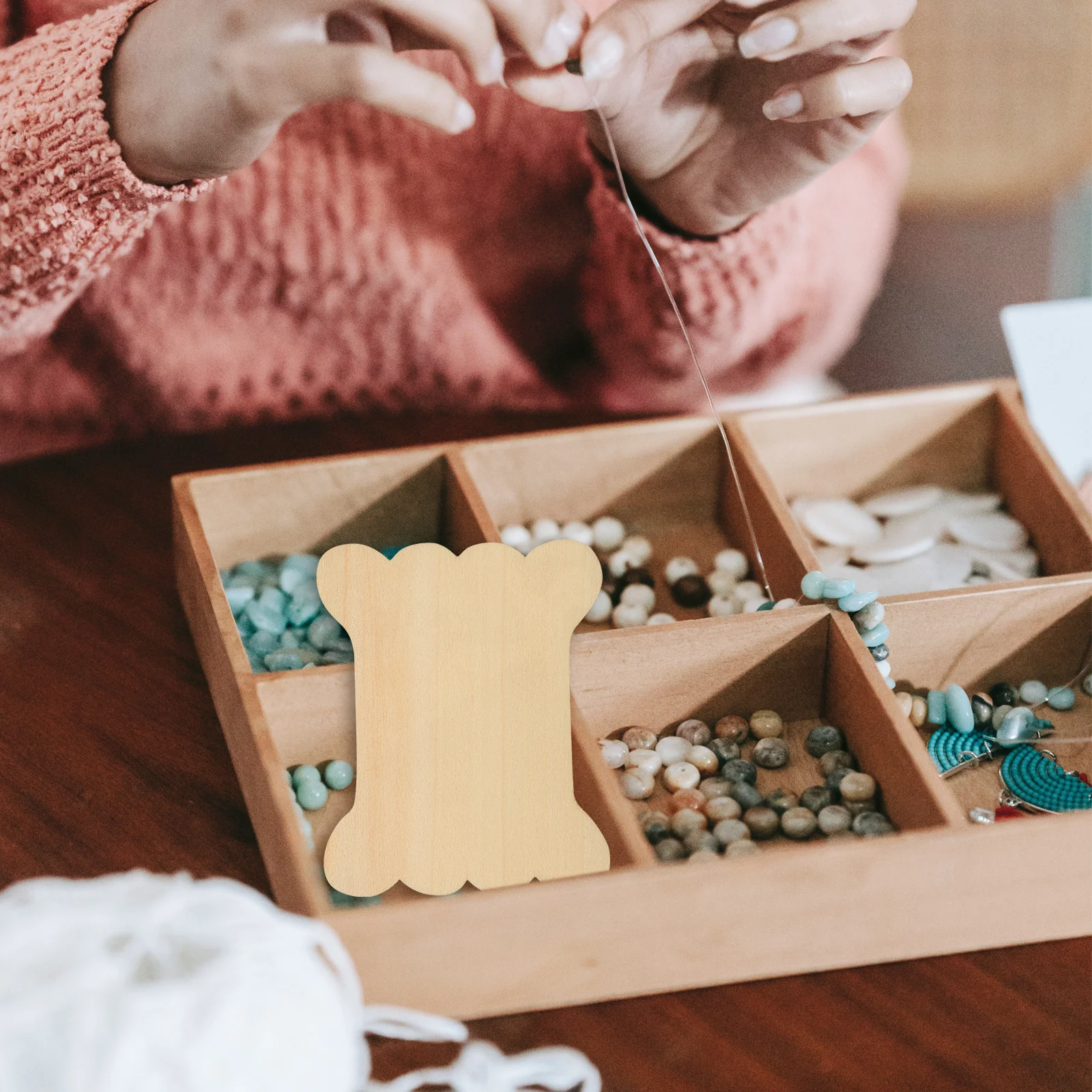 ชุดกระสวยด้ายปัก 18 ชิ้น พร้อมแผ่นไม้สำหรับม้วนด้าย อุปกรณ์จัดเก็บด้ายเย็บผ้า สำหรับงานปักครอสติช งานควิลท์ และงานฝีมือ