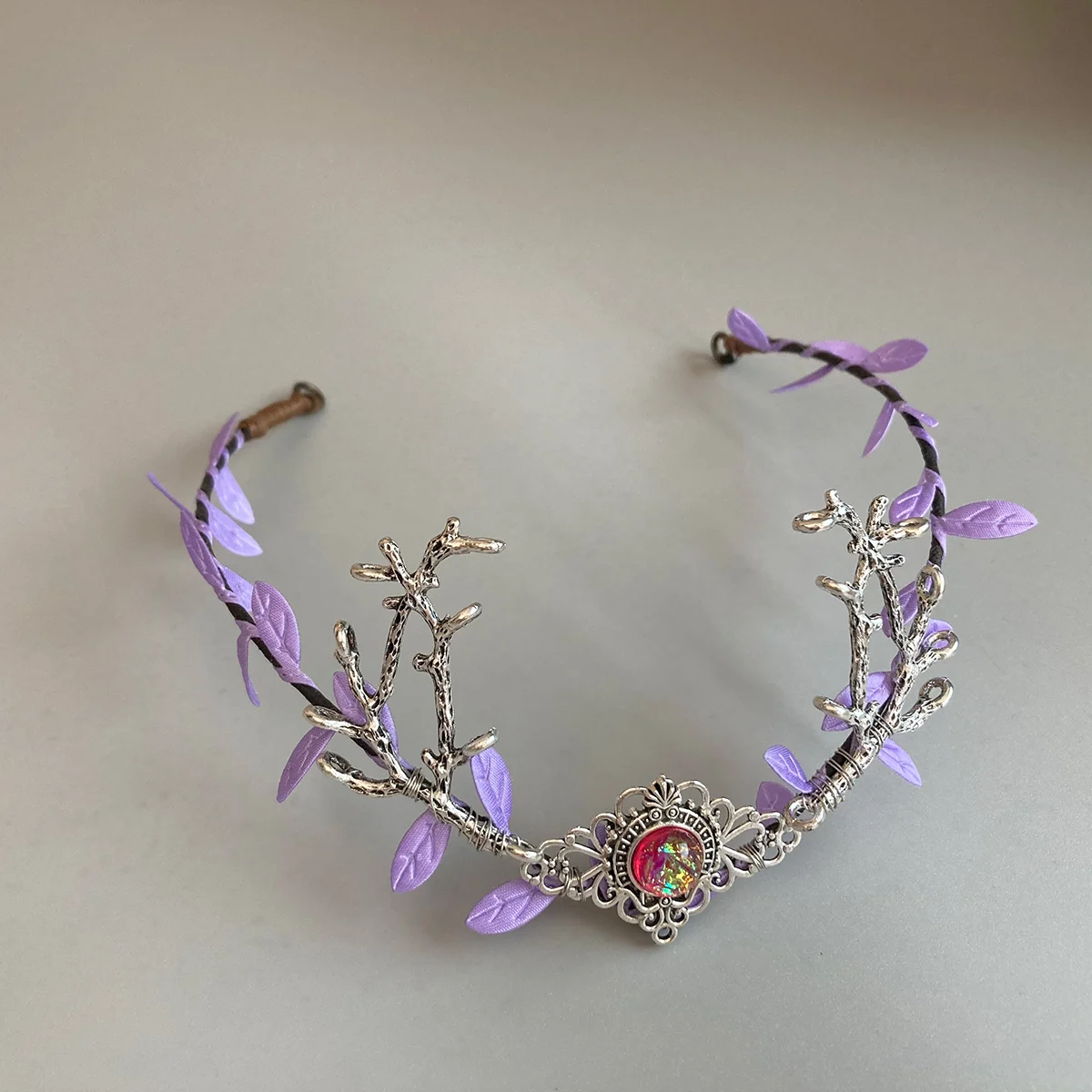 Ręcznie robione liście fioletowe bajkowe nakrycie głowy Woodland Tiara las opaska dla kobiet dziewcząt Cosplay renesansowe przyjęcie weselne ślubne