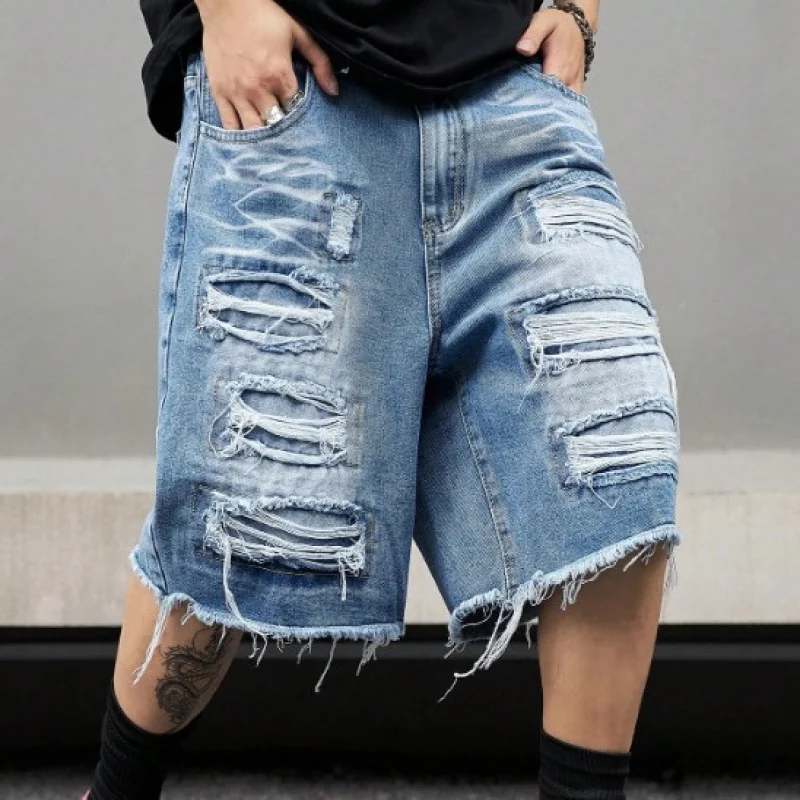 شورت صيفي ممزق للرجال شورت بخمس نقاط عصري مقاس كبير شورت فضفاض مناسب متسول متوسط الطول