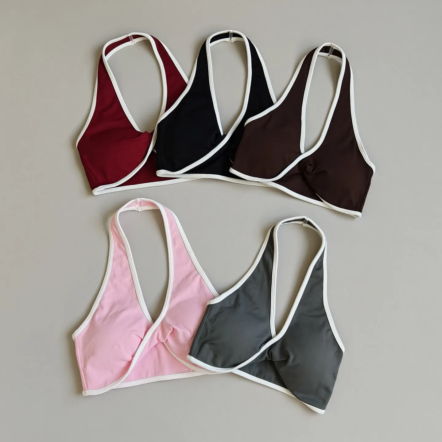 Nahtloses Yoga-Outfit für Damen, Fitness-Set, High-Waist-Yoga-Leggings, Neckholder-BH mit Trägern, Sport-Set, Fitness-Outfit – Detail 10
