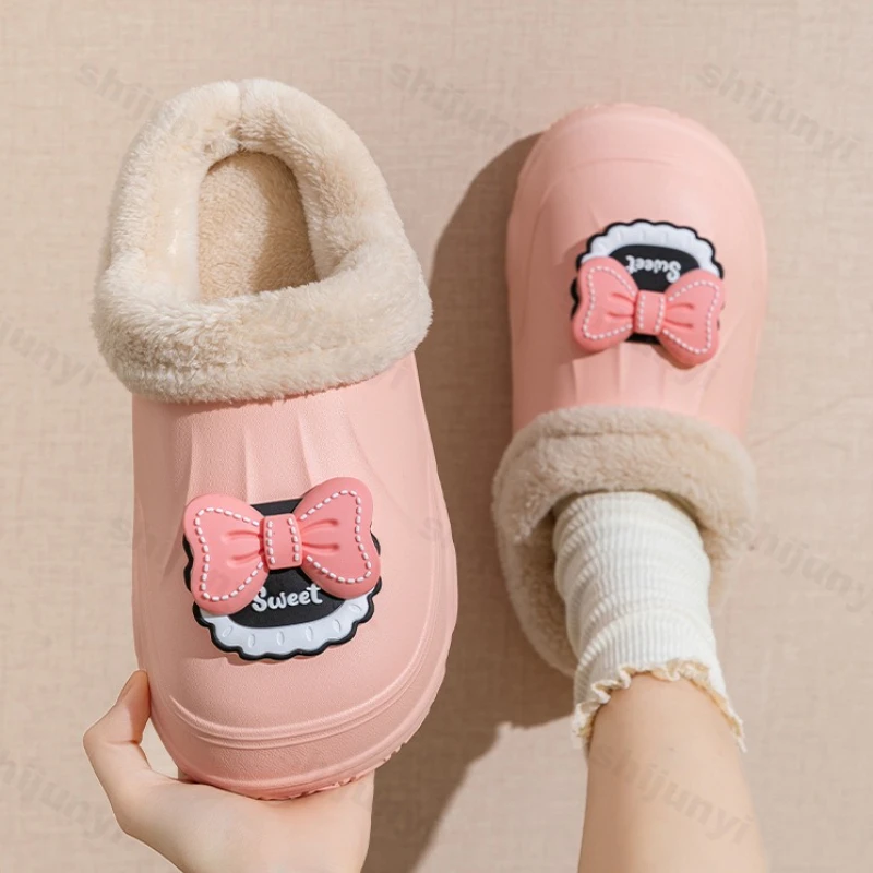 شباشب قطنية للأطفال شتوية للأولاد مقاومة للماء وغير قابلة للانزلاق أحذية دافئة خفيفة الوزن ومريحة ونعل ناعم للفتيات أحذية منزلية داخلية