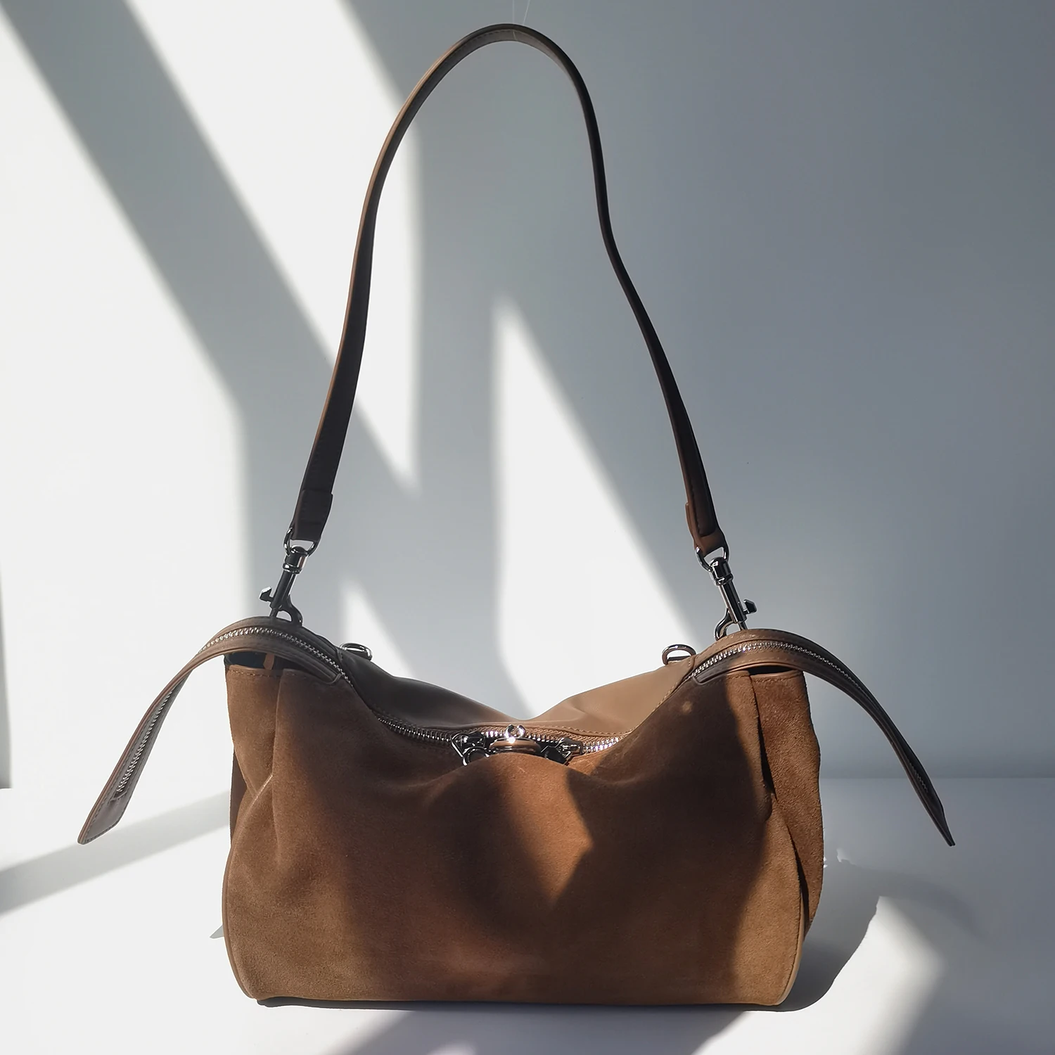 

Frosted pillow bag for women's autumn and winter new Boston bag premium texture bowling bag one-shoulder armpit commuting bag